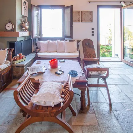 Traditional 4 Epoches Pensionat 3*