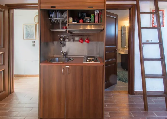 Traditional 4 Epoches Πανσιόν 3*